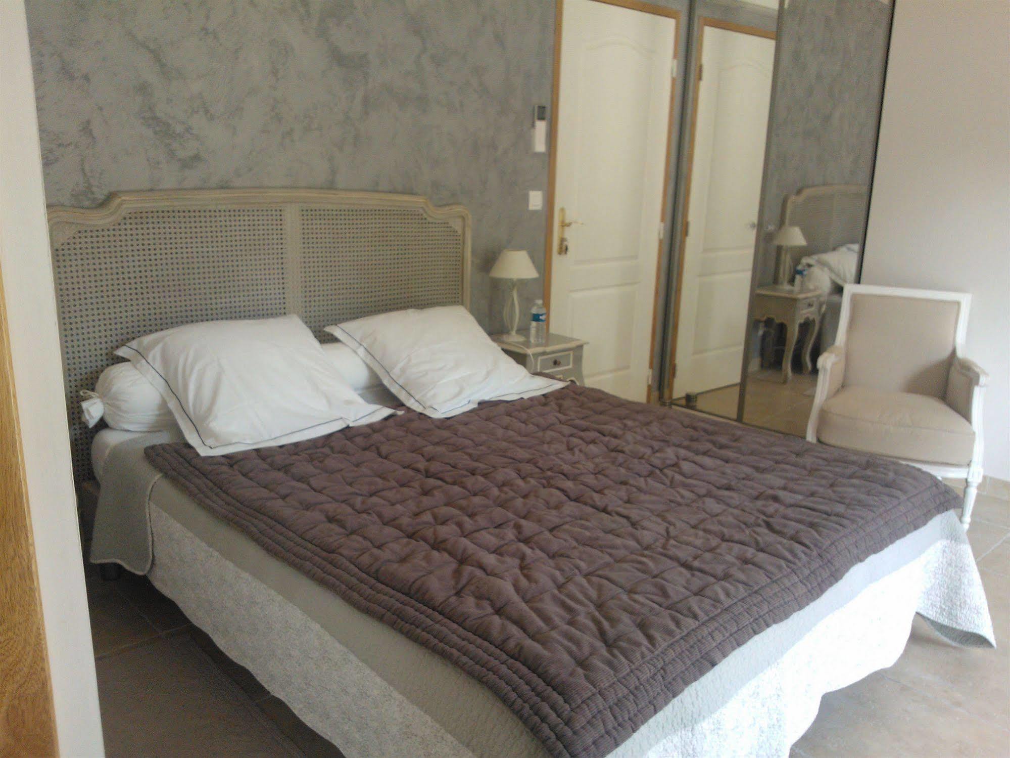 Bed and Breakfast Relais De L'Alsou- Piscine Labastide-en-Val Екстер'єр фото